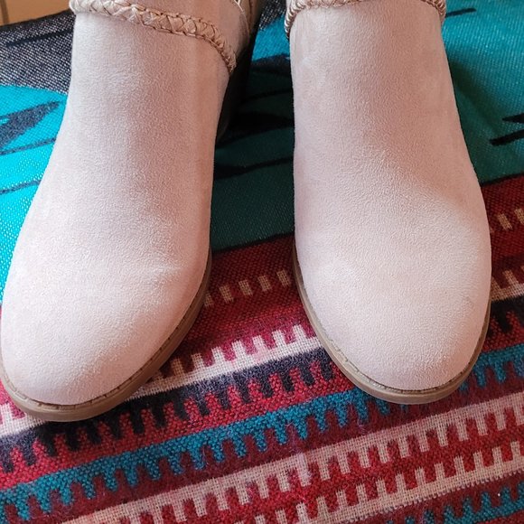 Fergalicious Booties - Picture 2 of 4